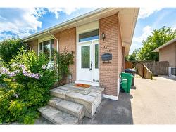 1474 Sandgate Crescent  Mississauga, ON L5J 2E5