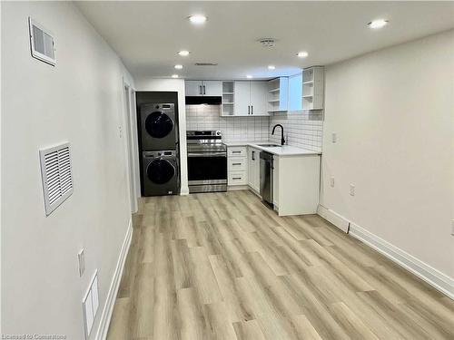 289 Fairfield Avenue, Hamilton, ON - Indoor Photo Showing Kitchen