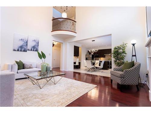 7161 Appletree Lane, Mississauga, ON - Indoor Photo Showing Living Room