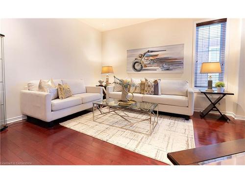 7161 Appletree Lane, Mississauga, ON - Indoor Photo Showing Living Room