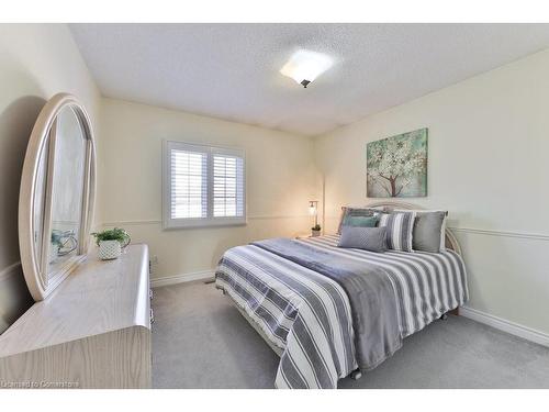 4061 Rolling Valley Drive, Mississauga, ON - Indoor Photo Showing Bedroom