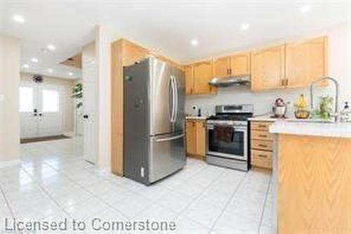 35 Claudette Gate, Hamilton, ON - Indoor Photo Showing Kitchen