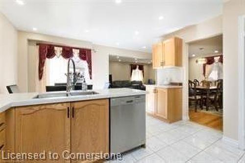 35 Claudette Gate, Hamilton, ON - Indoor Photo Showing Kitchen With Double Sink