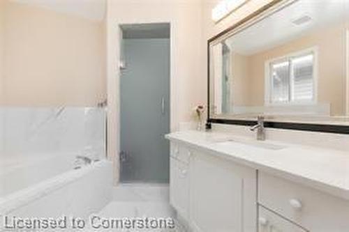 35 Claudette Gate, Hamilton, ON - Indoor Photo Showing Bathroom