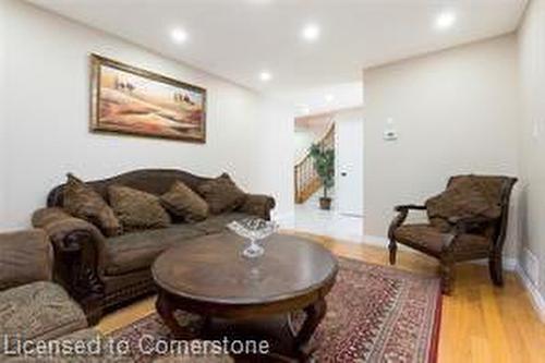 35 Claudette Gate, Hamilton, ON - Indoor Photo Showing Living Room