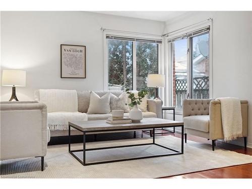 3962 Renfrew Crescent, Mississauga, ON - Indoor Photo Showing Living Room