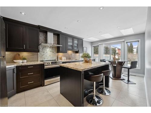 3962 Renfrew Crescent, Mississauga, ON - Indoor Photo Showing Kitchen With Upgraded Kitchen