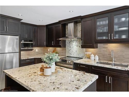 3962 Renfrew Crescent, Mississauga, ON - Indoor Photo Showing Kitchen With Upgraded Kitchen