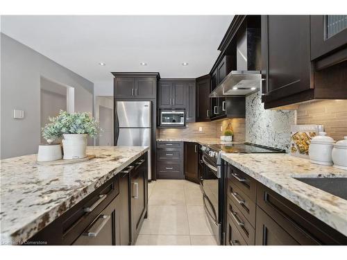 3962 Renfrew Crescent, Mississauga, ON - Indoor Photo Showing Kitchen With Upgraded Kitchen