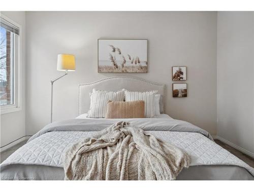 3962 Renfrew Crescent, Mississauga, ON - Indoor Photo Showing Bedroom