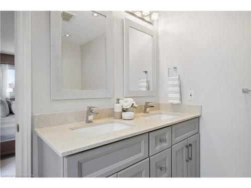 3962 Renfrew Crescent, Mississauga, ON - Indoor Photo Showing Bathroom