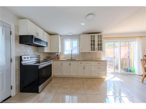 56 Raleigh Court, Hamilton, ON - Indoor Photo Showing Kitchen