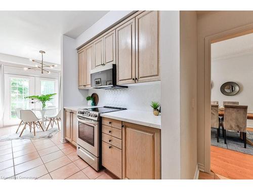 1576 Clarkson Road N, Mississauga, ON - Indoor Photo Showing Kitchen