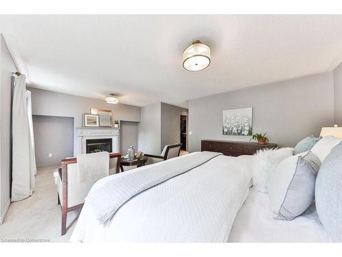 1576 Clarkson Road N, Mississauga, ON - Indoor Photo Showing Bedroom