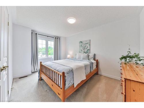 1576 Clarkson Road N, Mississauga, ON - Indoor Photo Showing Bedroom