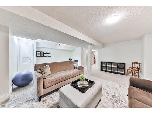 1576 Clarkson Road N, Mississauga, ON - Indoor Photo Showing Living Room