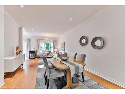 1576 Clarkson Road N, Mississauga, ON - Indoor Photo Showing Dining Room