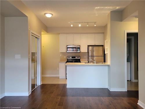 208-90 Charlton Avenue W, Hamilton, ON - Indoor Photo Showing Kitchen