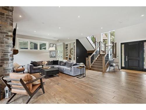 1247 Wood Place, Oakville, ON - Indoor Photo Showing Living Room