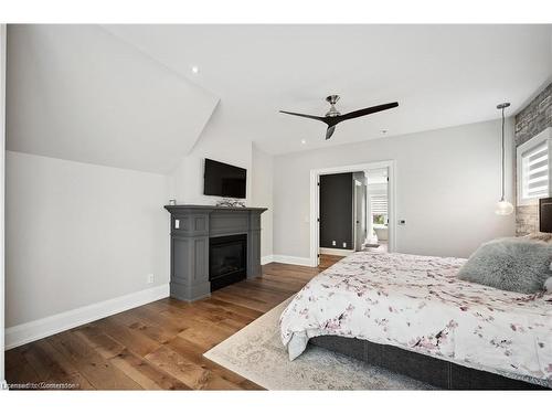 1247 Wood Place, Oakville, ON - Indoor Photo Showing Bedroom
