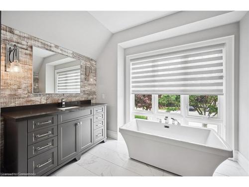 1247 Wood Place, Oakville, ON - Indoor Photo Showing Bathroom