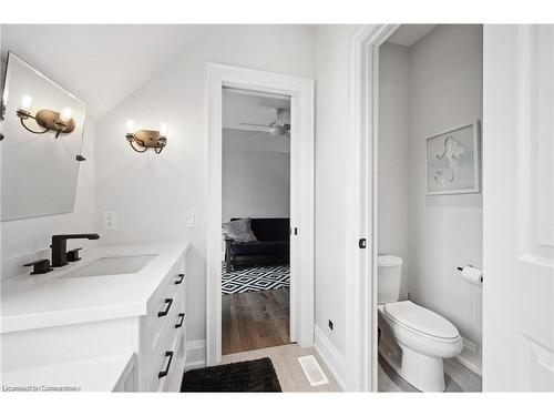 1247 Wood Place, Oakville, ON - Indoor Photo Showing Bathroom