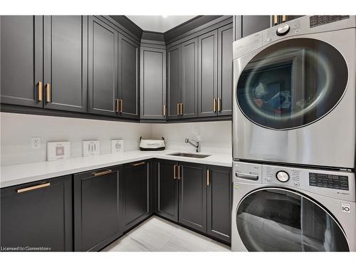 1247 Wood Place, Oakville, ON - Indoor Photo Showing Laundry Room