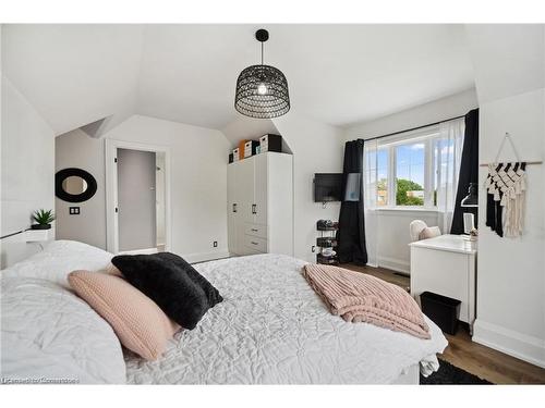 1247 Wood Place, Oakville, ON - Indoor Photo Showing Bedroom