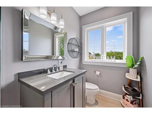 1247 Wood Place, Oakville, ON - Indoor Photo Showing Bathroom