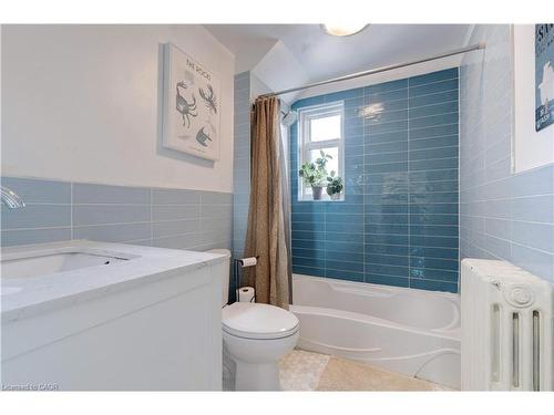 132 Ferguson Avenue N, Hamilton, ON - Indoor Photo Showing Bathroom