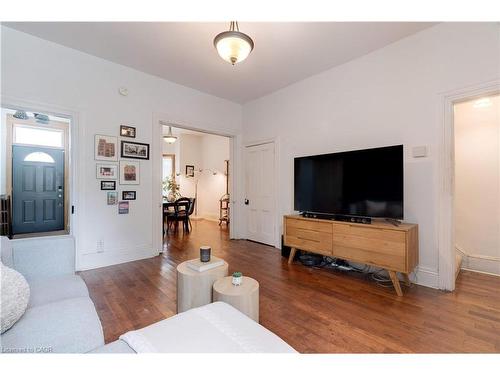 132 Ferguson Avenue N, Hamilton, ON - Indoor Photo Showing Living Room