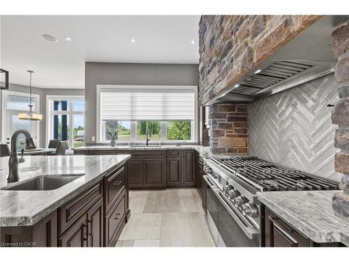 43 Third Road E, Hamilton, ON - Indoor Photo Showing Kitchen With Upgraded Kitchen