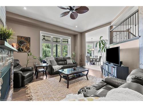 43 Third Road E, Hamilton, ON - Indoor Photo Showing Living Room