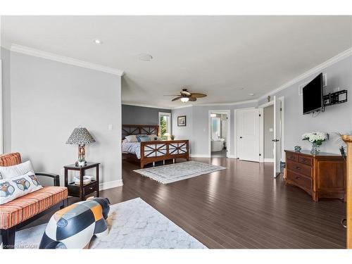 43 Third Road E, Hamilton, ON - Indoor Photo Showing Living Room