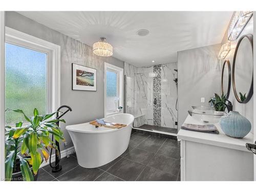 43 Third Road E, Hamilton, ON - Indoor Photo Showing Bathroom