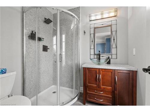 43 Third Road E, Hamilton, ON - Indoor Photo Showing Bathroom