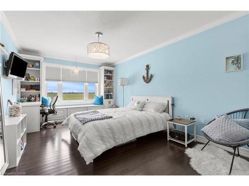 43 Third Road E, Hamilton, ON - Indoor Photo Showing Bedroom