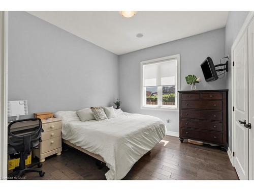 43 Third Road E, Hamilton, ON - Indoor Photo Showing Bedroom