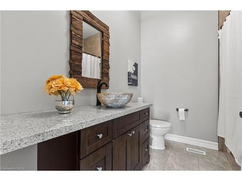 43 Third Road E, Hamilton, ON - Indoor Photo Showing Bathroom