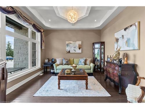 43 Third Road E, Hamilton, ON - Indoor Photo Showing Living Room
