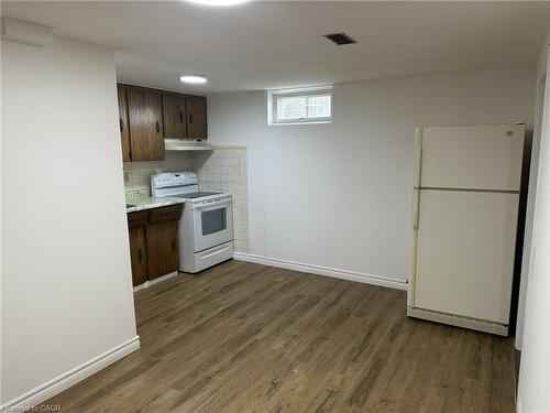 B-249 Montmorency Drive, Hamilton, ON - Indoor Photo Showing Kitchen