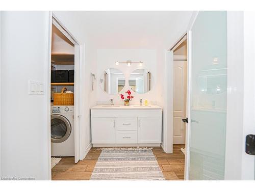1127 Shore Acres Drive, Innisfil, ON - Indoor Photo Showing Laundry Room