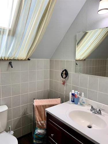 102-14457 Twp Rd 683, Lac La Biche, AB - Indoor Photo Showing Bathroom