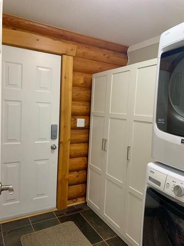 102-14457 Twp Rd 683, Lac La Biche, AB - Indoor Photo Showing Laundry Room