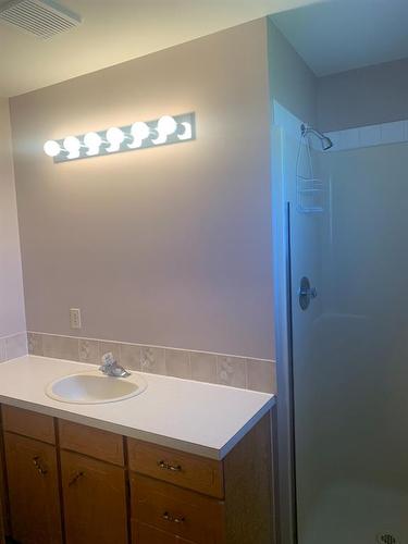 9202 94 Avenue, Lac La Biche, AB - Indoor Photo Showing Bathroom