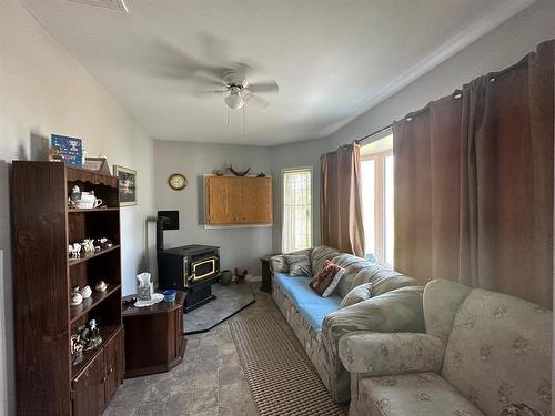 14073 Twp Rd 670, Lac La Biche, AB - Indoor Photo Showing Living Room