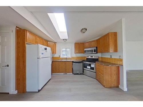 132 Greenbriar Bay, Fort Mcmurray, AB - Indoor Photo Showing Kitchen