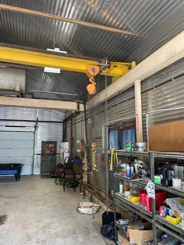 118 Poplar Drive, Conklin, AB - Indoor Photo Showing Garage