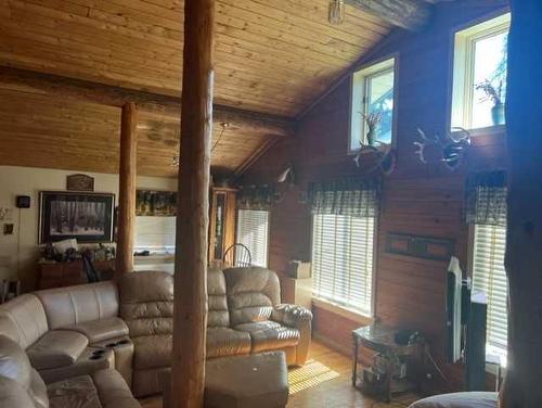 118 Poplar Drive, Conklin, AB - Indoor Photo Showing Living Room