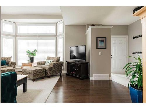 219 Loutit Road, Fort Mcmurray, AB - Indoor Photo Showing Living Room